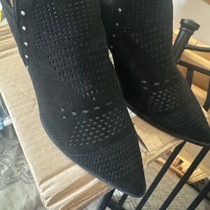 Women’s Black Pointed-Toe Cutout Booties